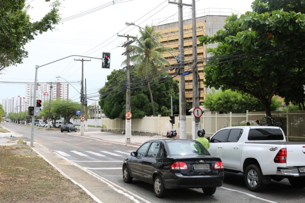 Motoristas e pedestres elogiam mudança no trânsito da avenida Adélia Franco - SMTT Aracaju